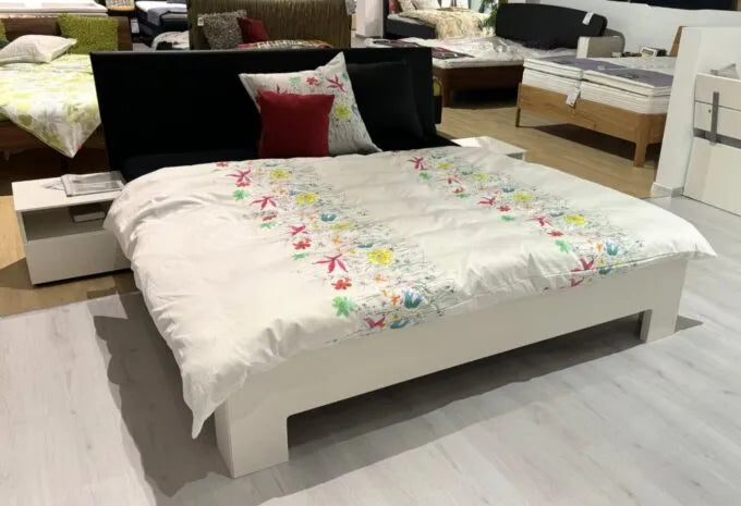 Bett Ava mit 2 Nachttischen