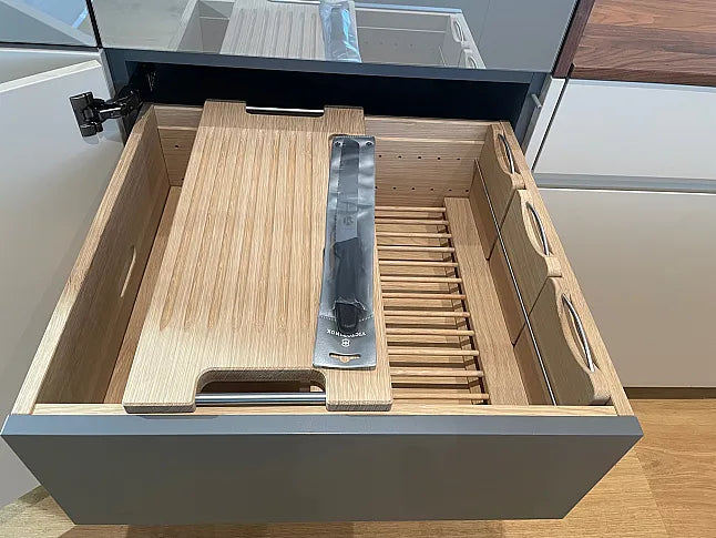 Küchenschublade mit Brotauszug