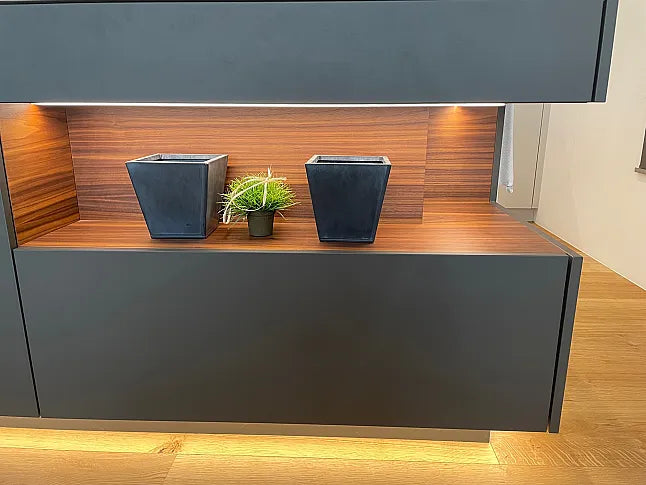 Detailaufnahme Kochinsel mit Beleuchtung