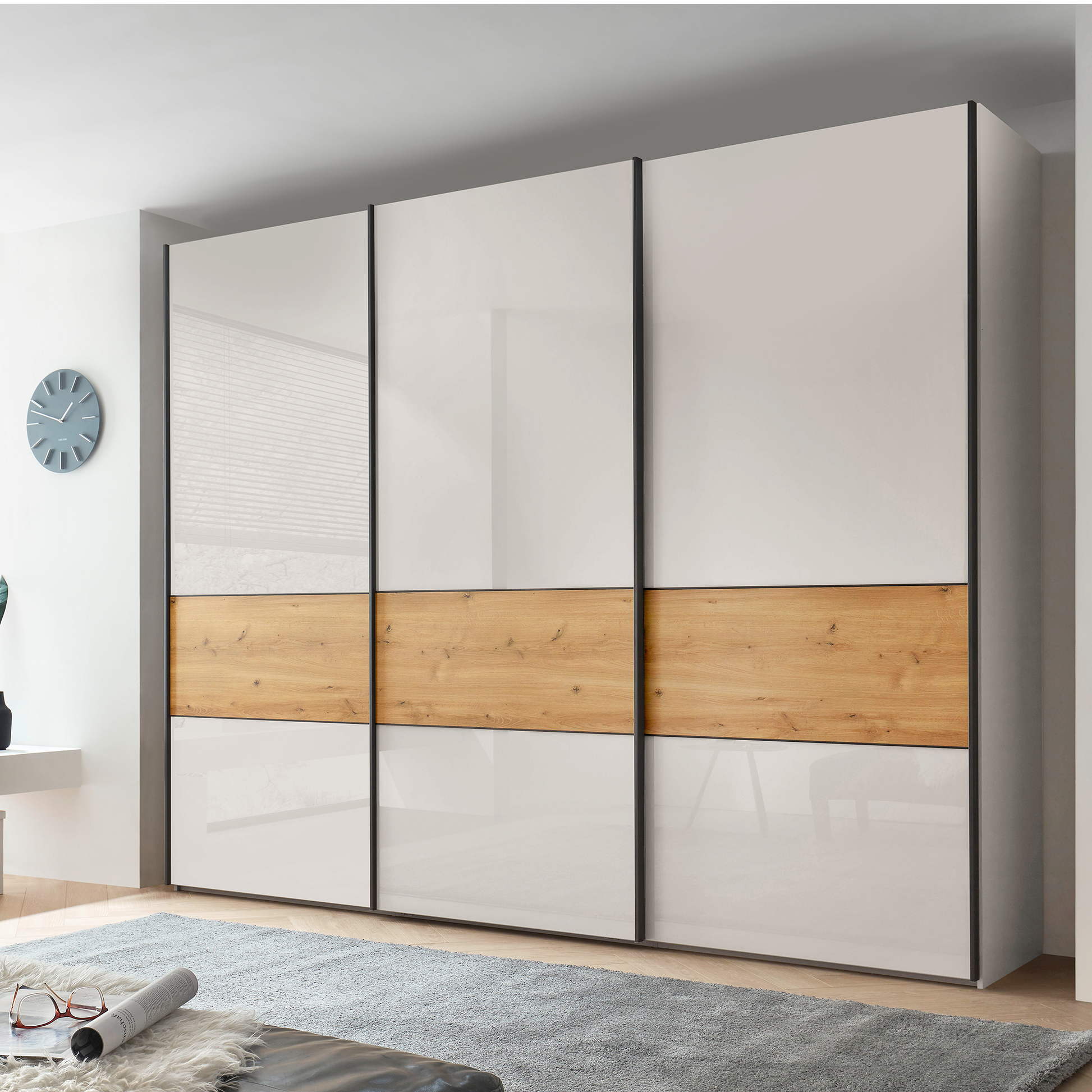 Schrank mit drei schiebetüren holz lack fronten