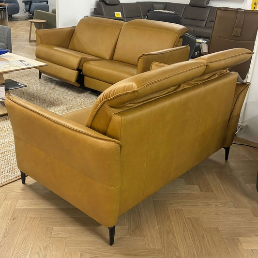 kurkumafarbenes ledersofa