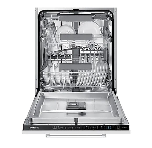 samsung geschirrspüler Frontansicht geöffnet mit Geschirr