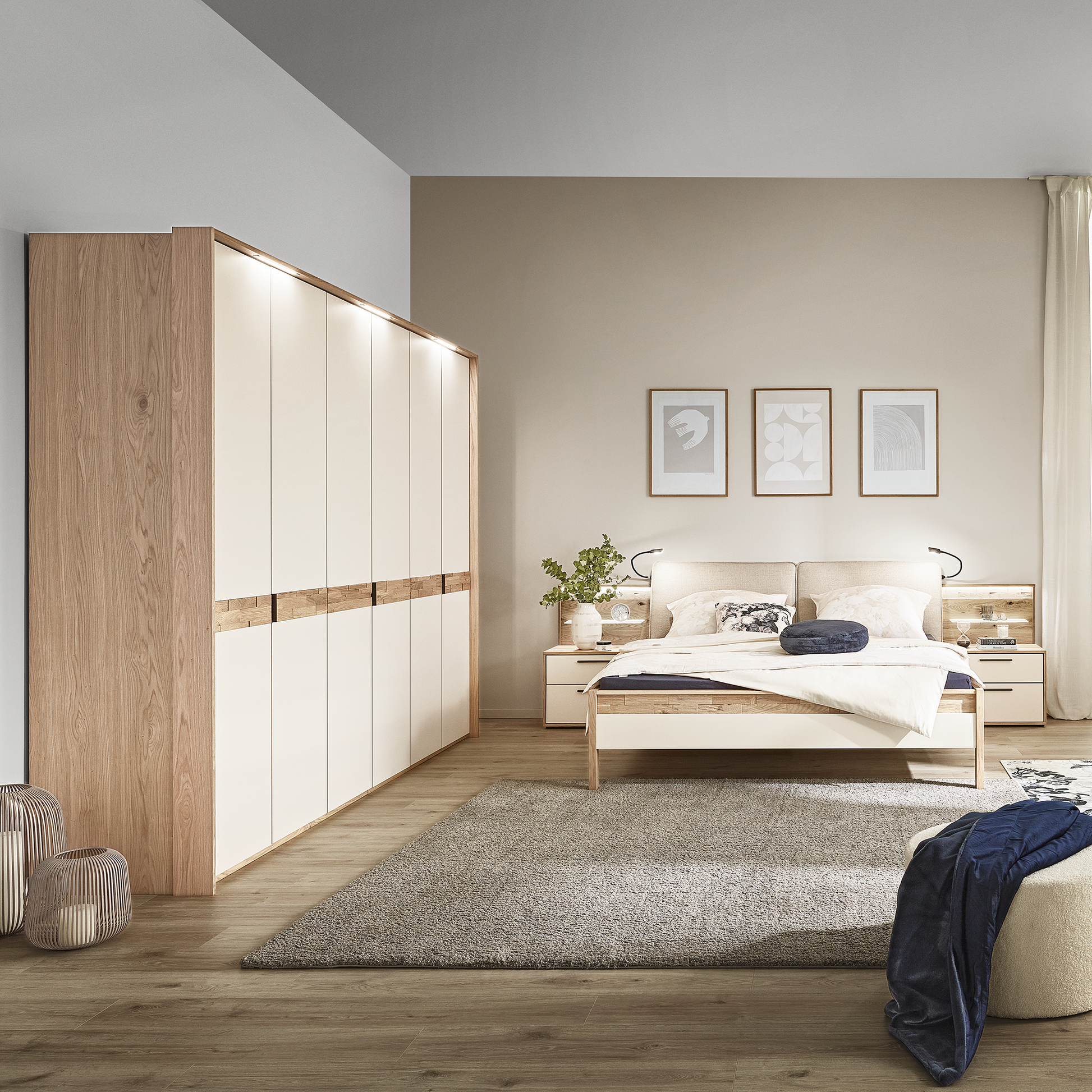 Schlafzimmer komplett mit bett und schrank und nachttischen