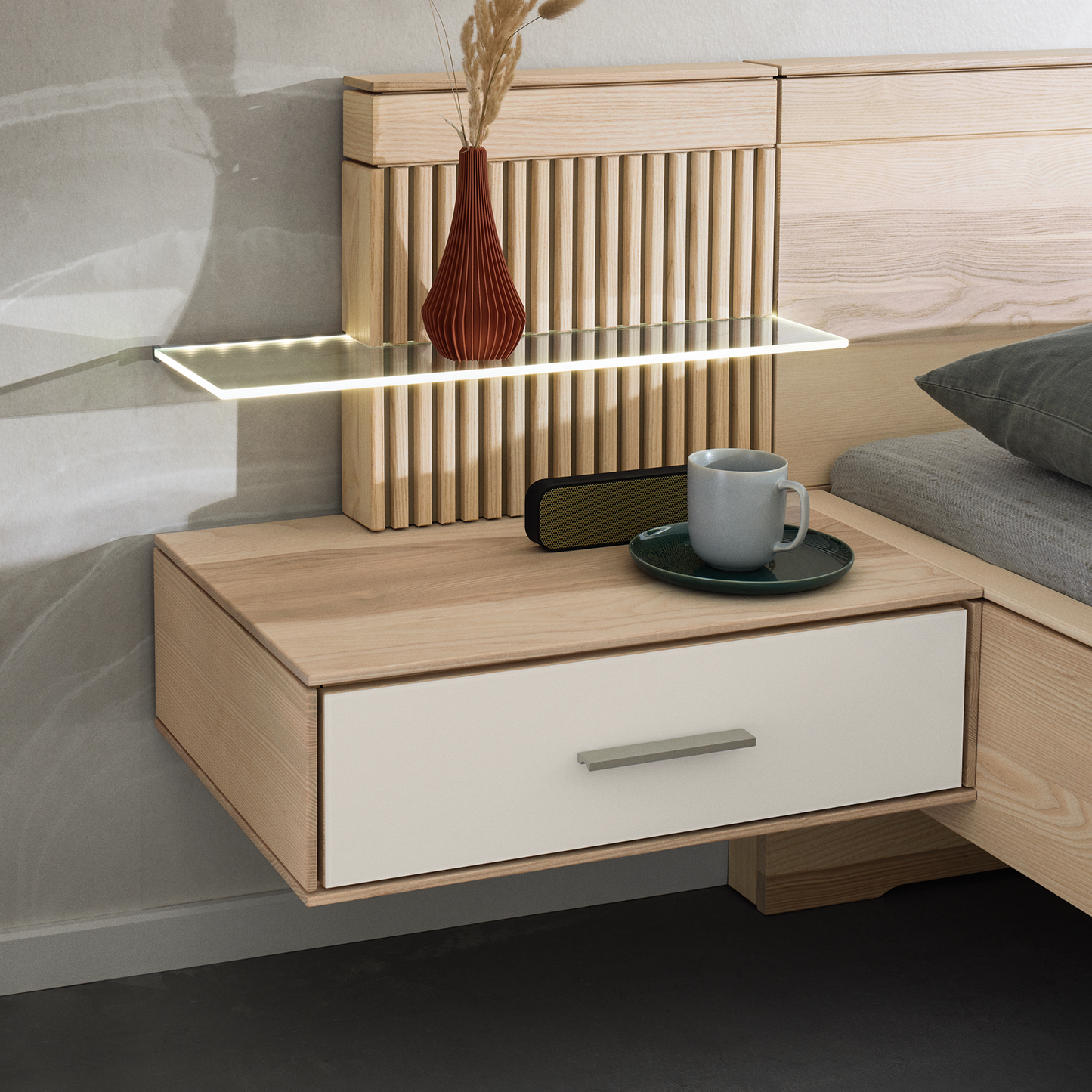 Nachttisch mit Beleuchtung in Holz und Lack