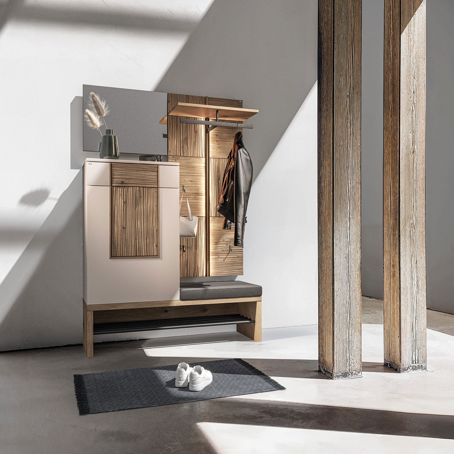 Garderobe in Holz und Lack